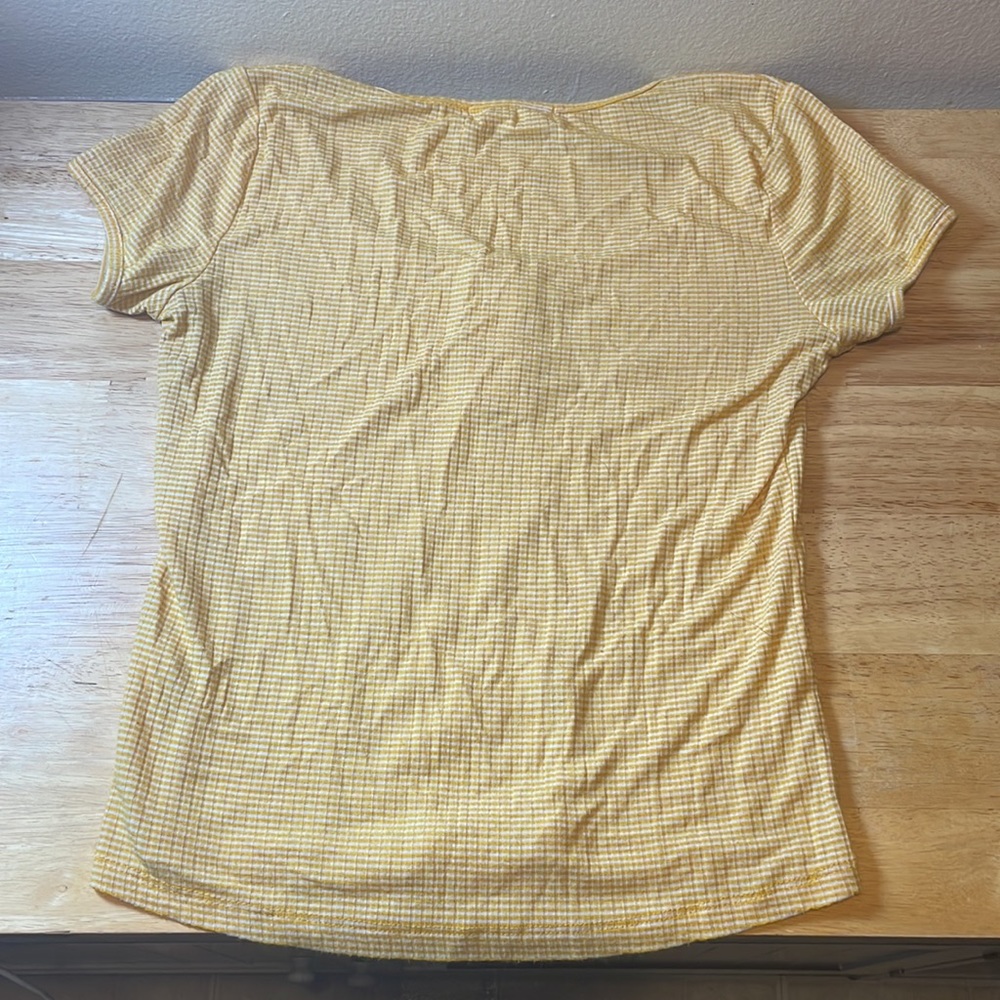 Yellow button down top⭐️🤍 - Picture 2 of 2